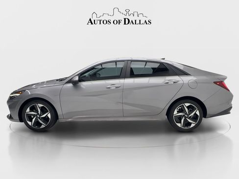Used 2022 Hyundai Elantra SEL w/ Convenience + Premium Package FWD image 5