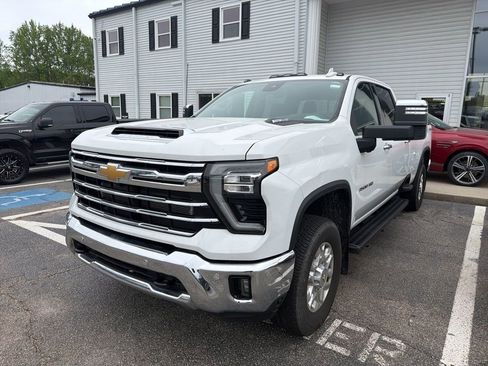 Used 2024 Chevrolet Silverado 3500 LTZ w/ LTZ Convenience Package image 6