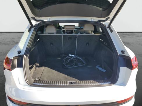 Used 2022 Audi e-tron Chronos w/ Chronos Package image 9