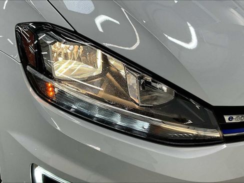 Used 2019 Volkswagen e-Golf SE w/ Driver Assistance Package image 29