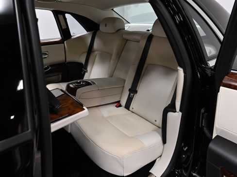 Used 2012 Rolls-Royce Ghost RWD image 41