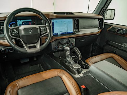 Used 2024 Ford Bronco Outer Banks AWD/4WD image 32
