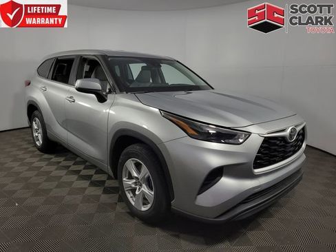 Used 2022 Toyota Highlander L image 1