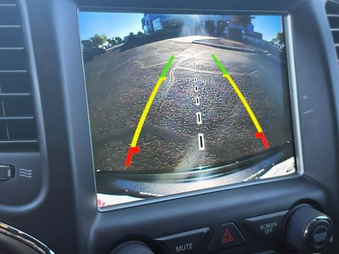 Used 2018 Jeep Grand Cherokee Altitude image 20