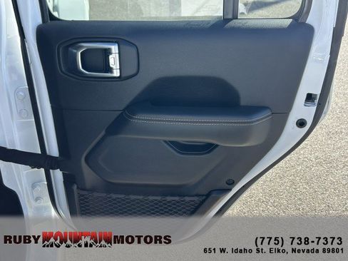 Used 2025 Jeep Wrangler Unlimited Sahara AWD/4WD image 21