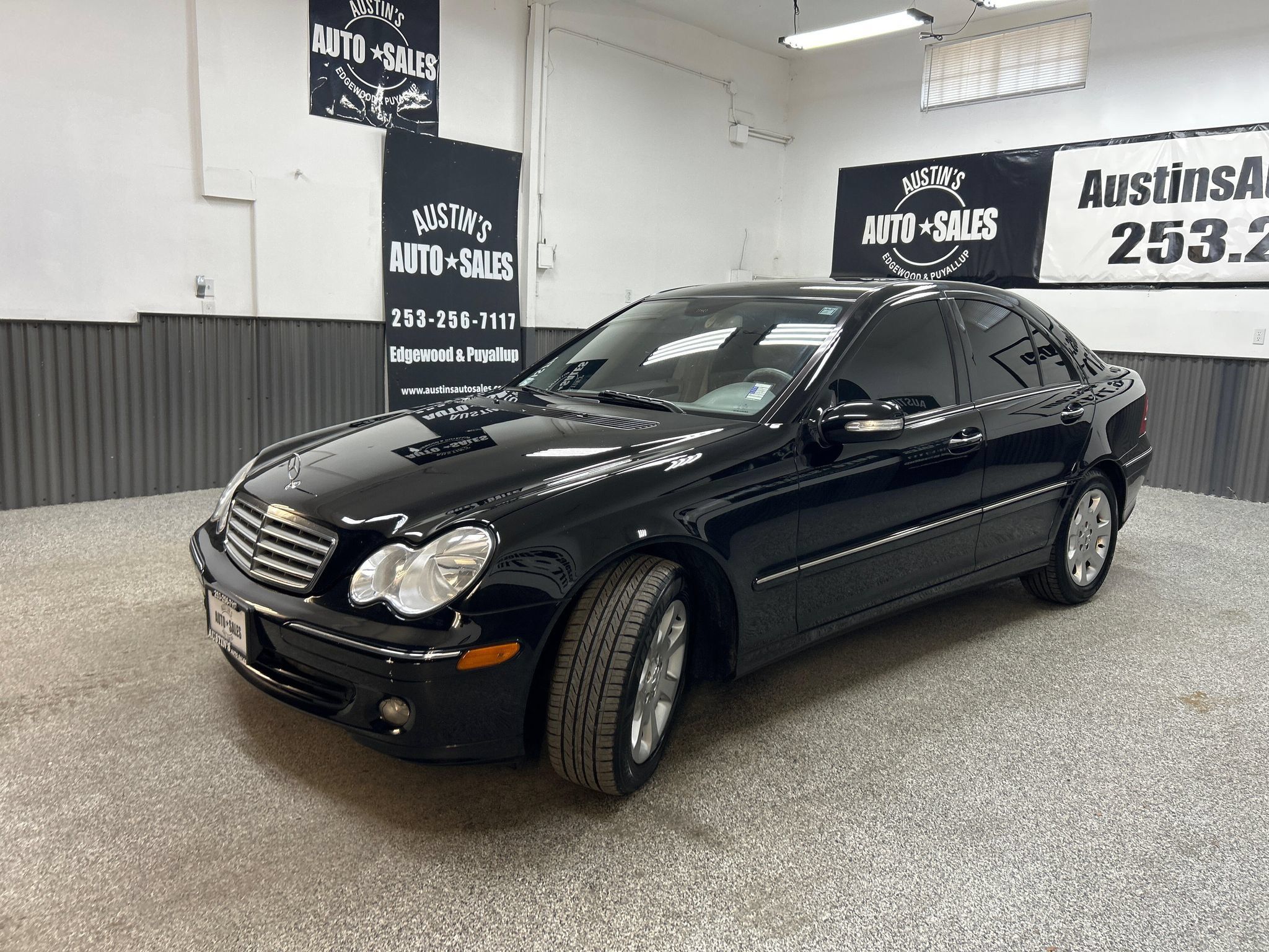 Used 2005 Mercedes-Benz C 320 Sedan image 3