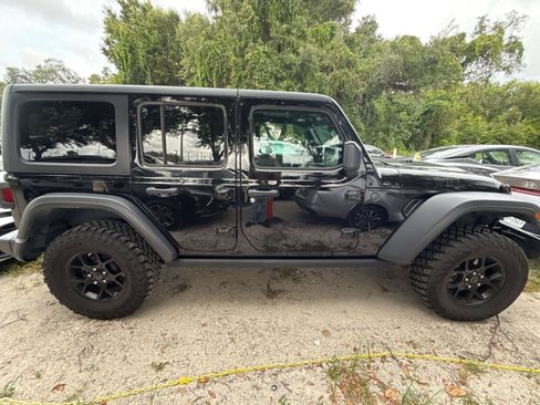 Used 2025 Jeep Wrangler Unlimited Sport AWD/4WD image 8