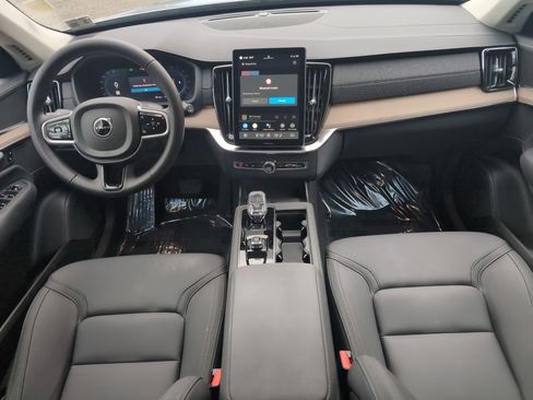 Used 2025 Volvo XC90 B6 Plus image 19