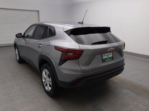 Used 2025 Chevrolet Trax LS FWD image 5