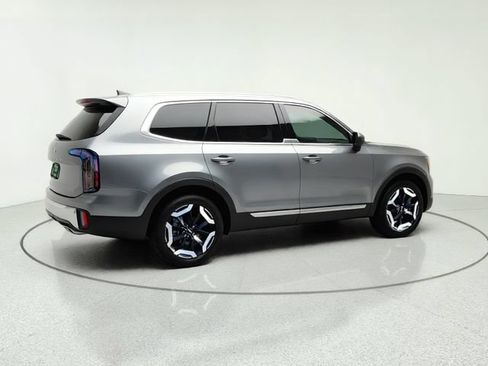 Certified 2024 Kia Telluride EX w/ EX Captain's Chair Package AWD/4WD image 6