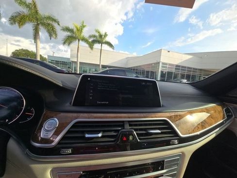 Used 2019 BMW 750i w/ Executive Package RWD image 13