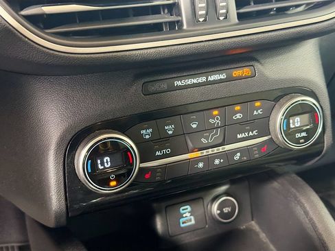 Used 2021 Ford Escape SE w/ SE Sport Appearance Package AWD/4WD image 16