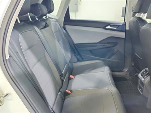 Used 2024 Volkswagen Taos SE AWD/4WD image 28
