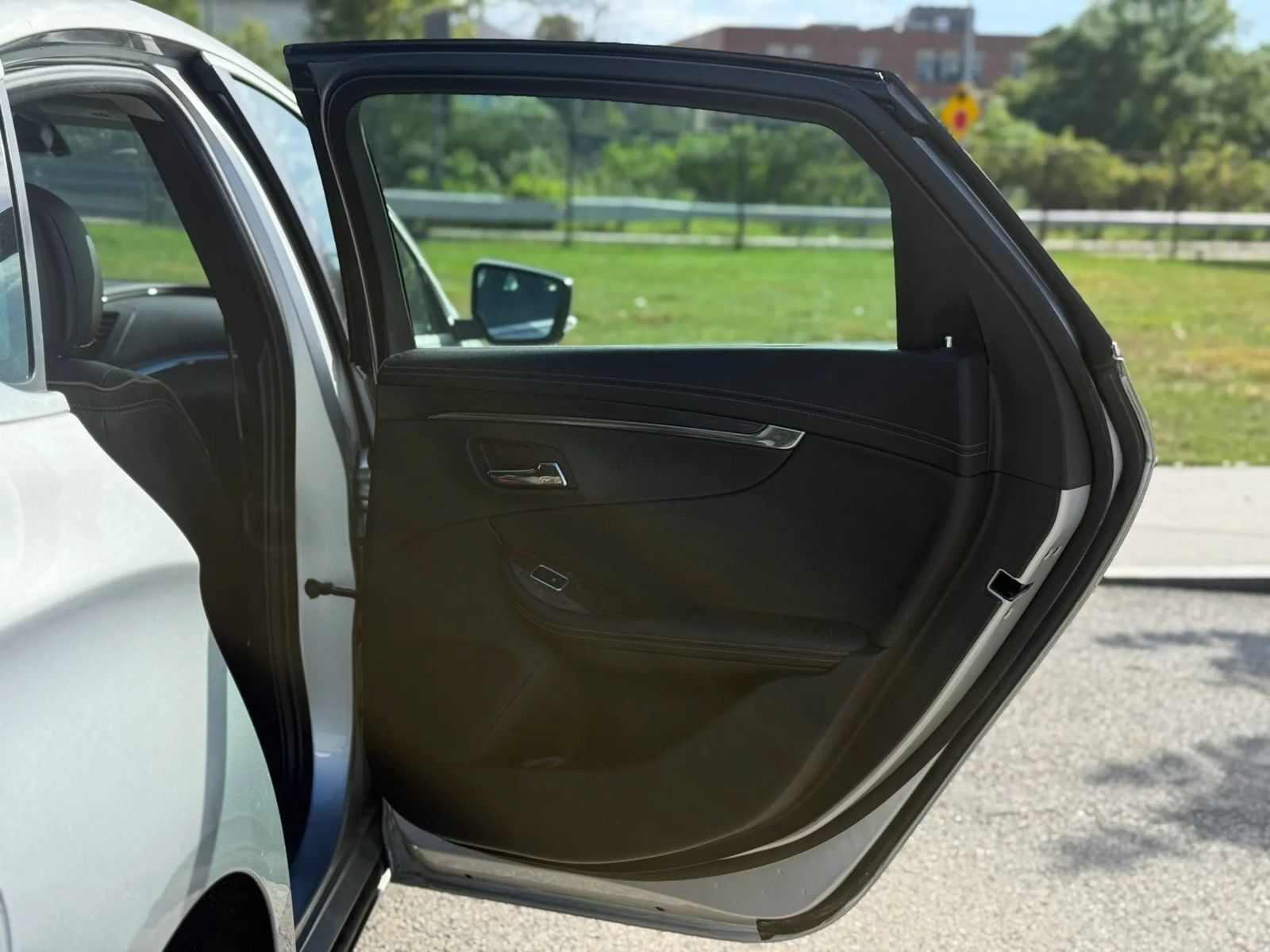 Used 2014 Chevrolet Impala LTZ FWD image 14
