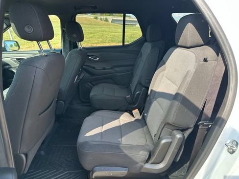 Used 2022 Chevrolet Traverse LT FWD image 9