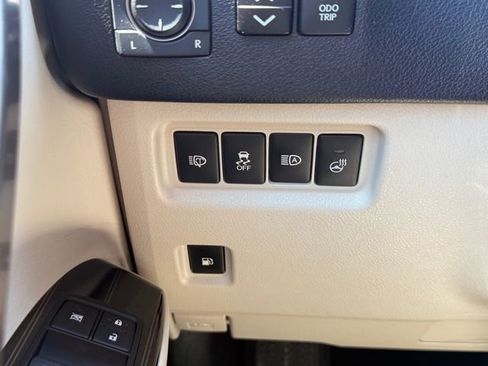 Used 2020 Lexus GX 460 Luxury w/ Accessory Package AWD/4WD image 22