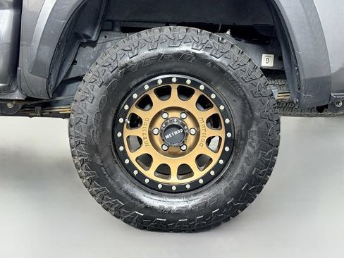 Used 2019 Toyota Tacoma TRD Off-Road AWD/4WD image 8