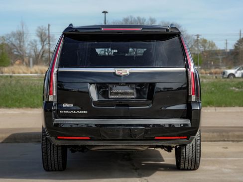 Used 2017 Cadillac Escalade Luxury image 14