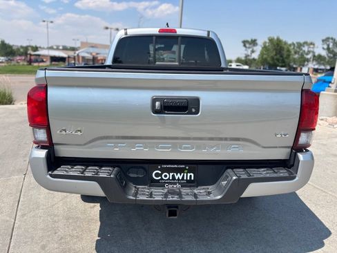 Used 2022 Toyota Tacoma SR5 AWD/4WD image 7