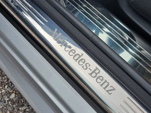 Used 2017 Mercedes-Benz SL 550 w/ Driver Assistance Package image 15