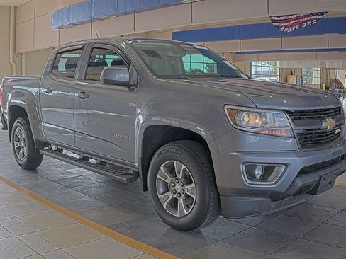 Used 2019 Chevrolet Colorado Z71 AWD/4WD image 3