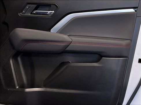 Used 2024 Chevrolet Colorado Z71 w/ Z71 Convenience Package 2 image 12