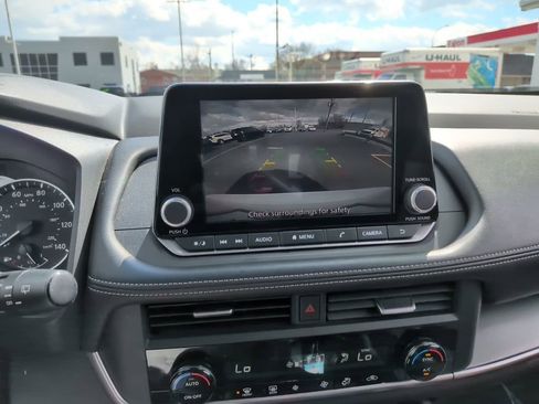 Used 2025 Nissan Rogue SV AWD/4WD image 27