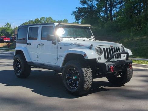 Used 2018 Jeep Wrangler Unlimited Sahara w/ Connectivity Group AWD/4WD image 15