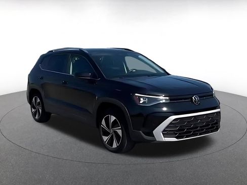 Used 2025 Volkswagen Taos SE AWD/4WD image 11