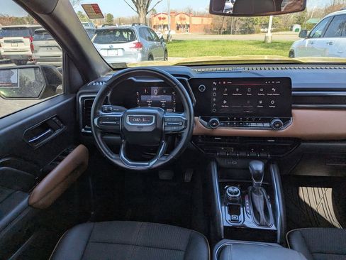 Used 2023 GMC Canyon AT4 image 12