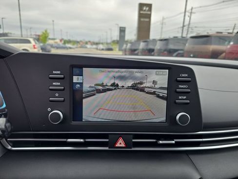 Used 2025 Hyundai Elantra SE FWD image 17