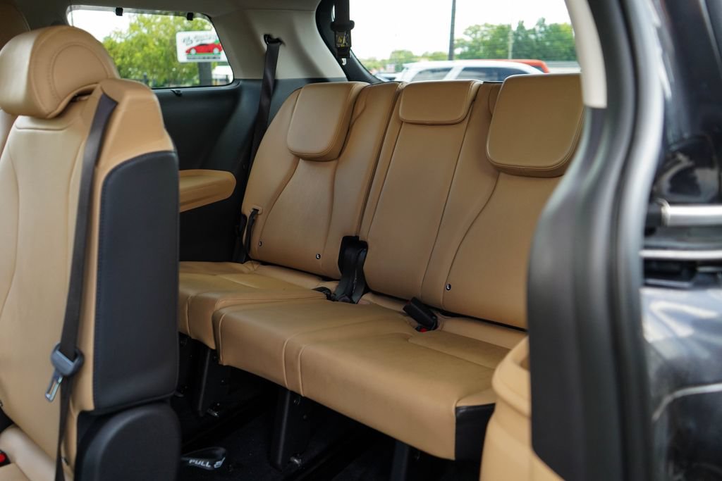 Used 2024 Kia Carnival EX FWD image 15