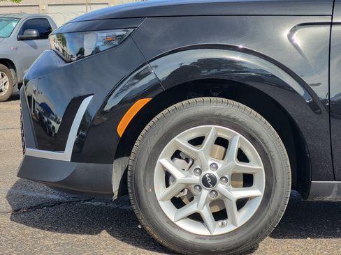 Used 2025 Kia Soul LX w/ LX Technology Package FWD image 18