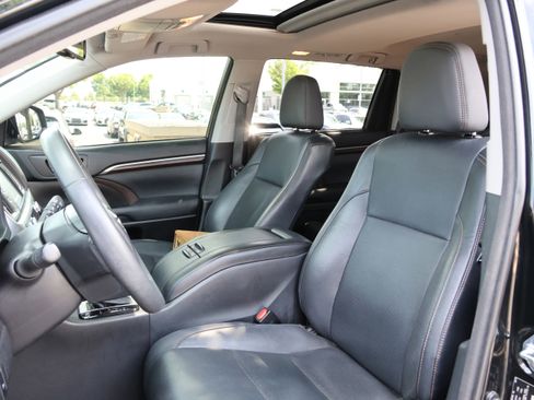 Used 2015 Toyota Highlander Limited FWD image 34