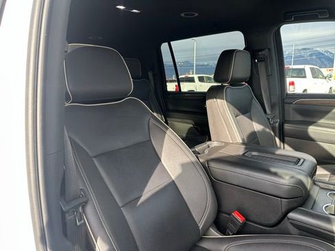 Used 2023 Chevrolet Suburban Premier AWD/4WD image 18