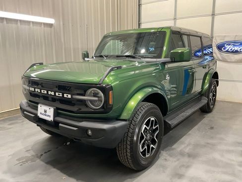 Used 2025 Ford Bronco Outer Banks image 3