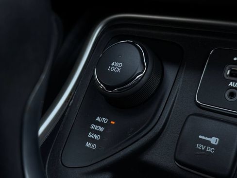 Used 2021 Jeep Compass Latitude w/ Sun and Sound Group AWD/4WD image 17
