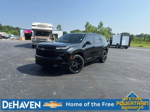 Used 2025 Chevrolet Traverse RS w/ LPO, Floor Liner Package AWD/4WD image 2