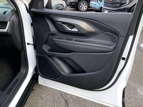 Used 2022 GMC Terrain SLT image 21