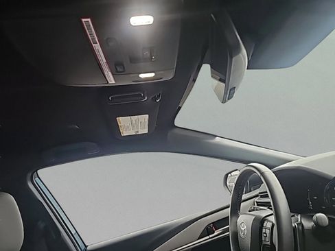 Used 2025 Toyota Camry SE image 37