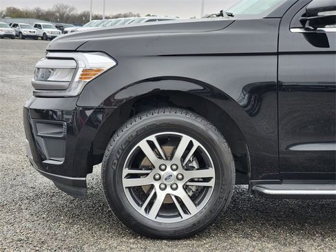 Used 2022 Ford Expedition XLT image 9