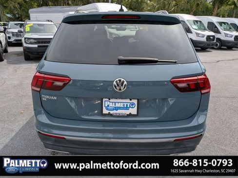 Used 2021 Volkswagen Tiguan SE w/ Panoramic Sunroof Package FWD image 5