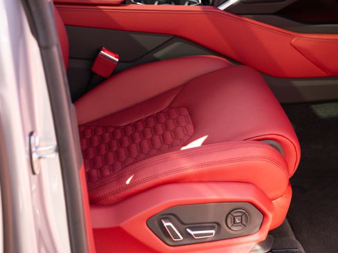 Used 2022 Lamborghini Urus image 62