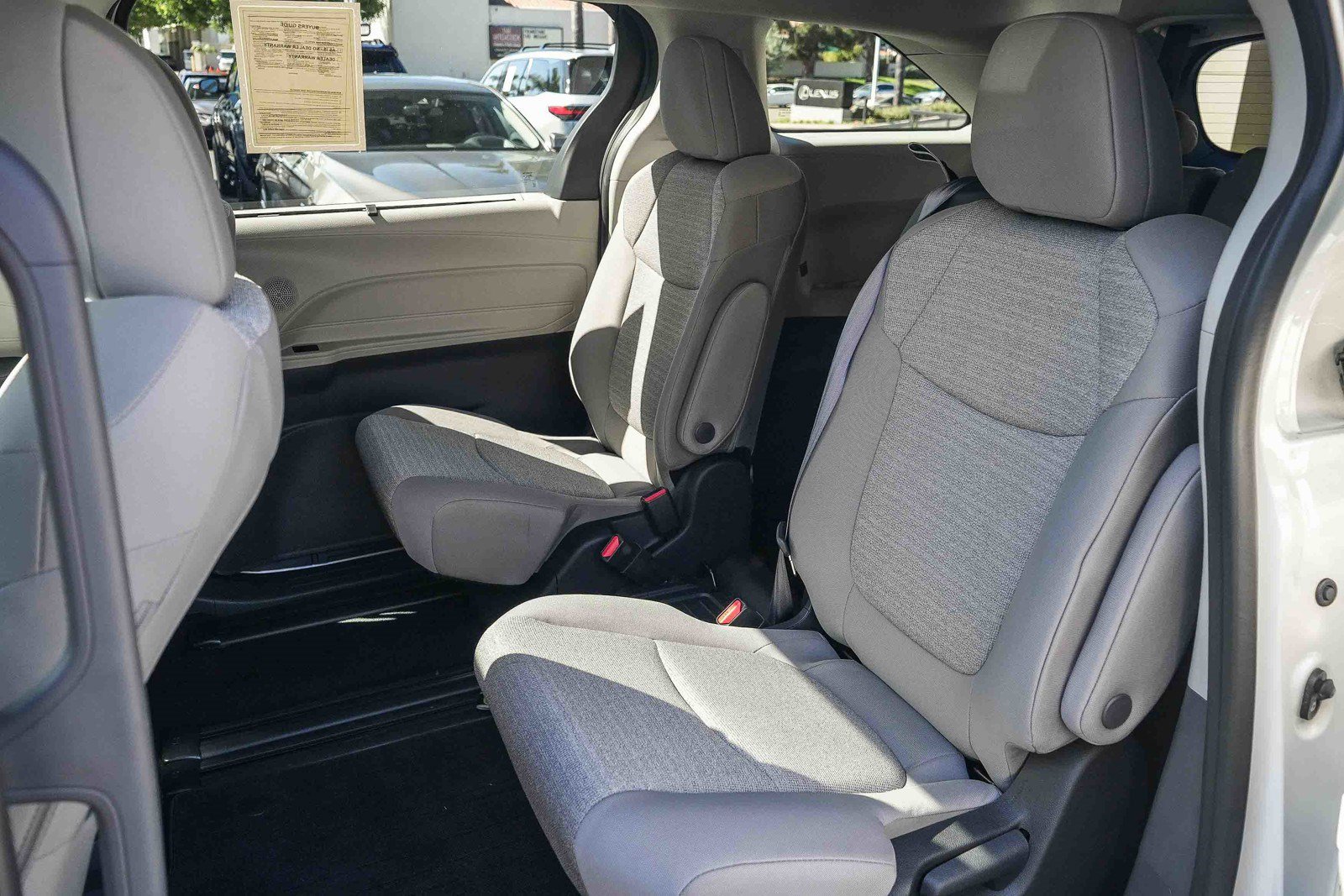 Used 2023 Toyota Sienna LE w/ LE Plus Package FWD image 18