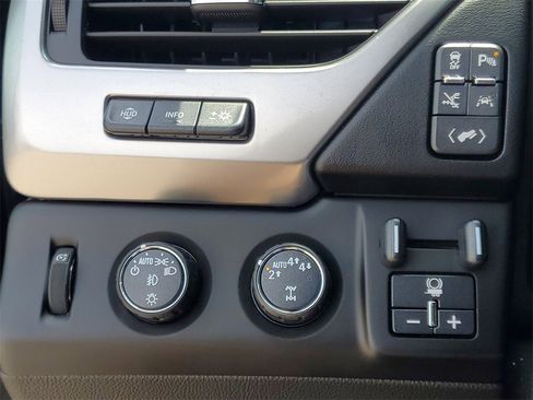 Used 2019 Chevrolet Suburban Premier w/ Premier Plus Edition image 26