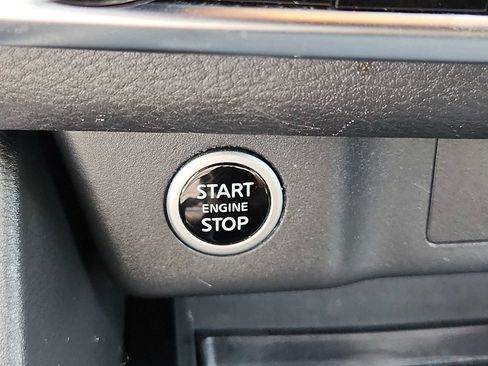 Used 2021 Nissan Rogue SV AWD/4WD image 23