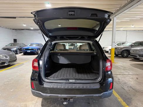 Used 2017 Subaru Outback 2.5i Limited AWD/4WD image 8