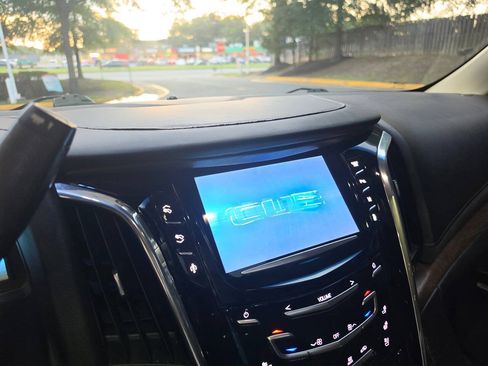 Used 2015 Cadillac Escalade Premium AWD/4WD image 33