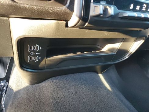 Used 2025 RAM 2500 Big Horn AWD/4WD image 23