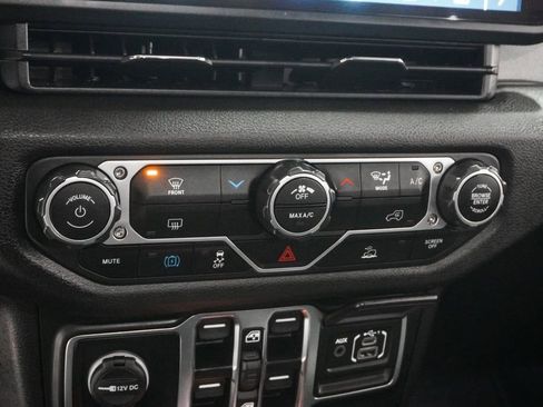 Certified 2025 Jeep Wrangler Willys 4xe image 28